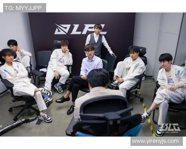 BLG战队配合引发热议争议背后的战术分析与团队默契探讨