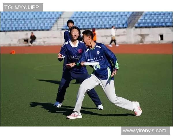 赛后分析:北京飞盘队与重庆飞盘队的团队协作与战术对比 赛后分析:北京飞盘队与重庆飞盘队的团队协作与战术对比