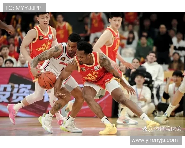 广厦队与吉林队激战正酣篮球赛精彩瞬间回顾与分析