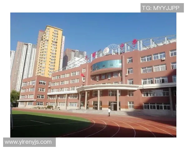 李添荣的奋斗历程与人生哲学探讨：从平凡到卓越的成长之路