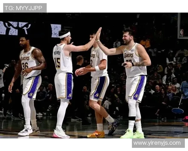 湖人对决热火精彩直播回顾与赛后分析全景呈现