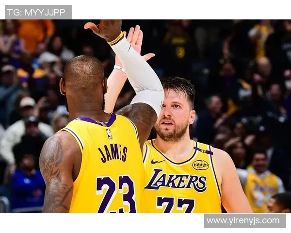 骑士与猛龙激战正酣詹姆斯展现王者风范引领球队奋勇争胜